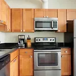 Lux 2Br In The Heart Of Fidi